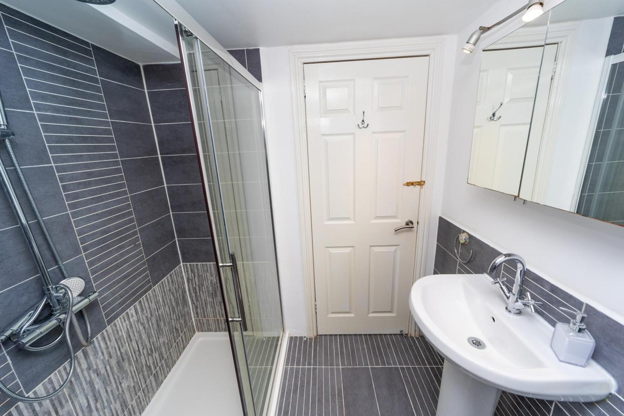 Spacious Flat With Patio & Parking In City Centre Reading Luaran gambar
