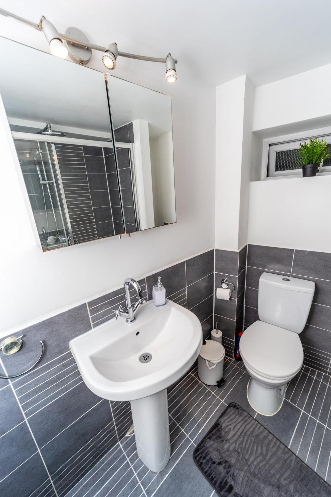Spacious Flat With Patio & Parking In City Centre Reading Luaran gambar