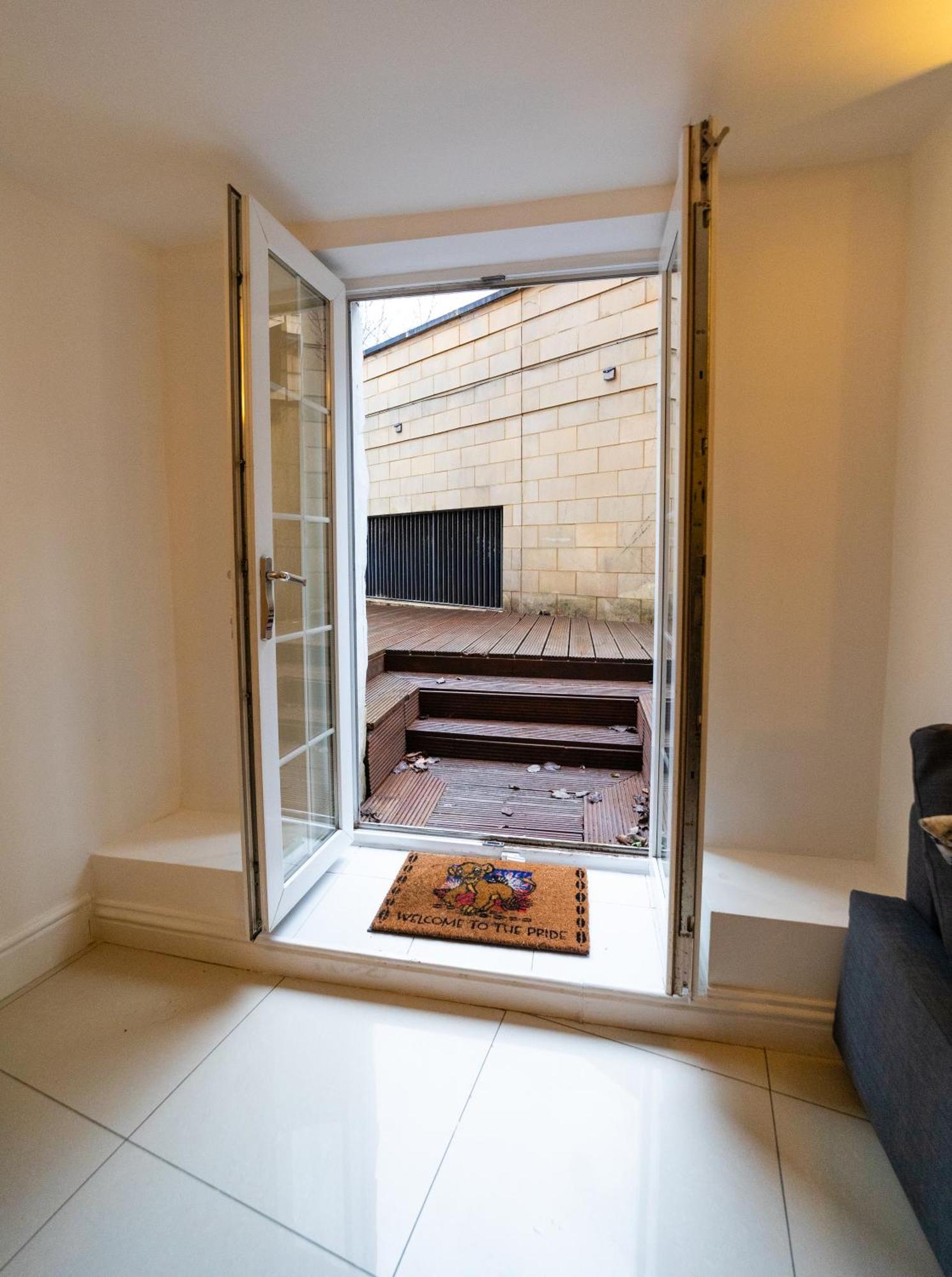 Spacious Flat With Patio & Parking In City Centre Reading Luaran gambar